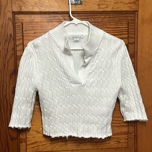 Liz Claiborne cropped White Sweater size Medium
Show off that beautiful tan.